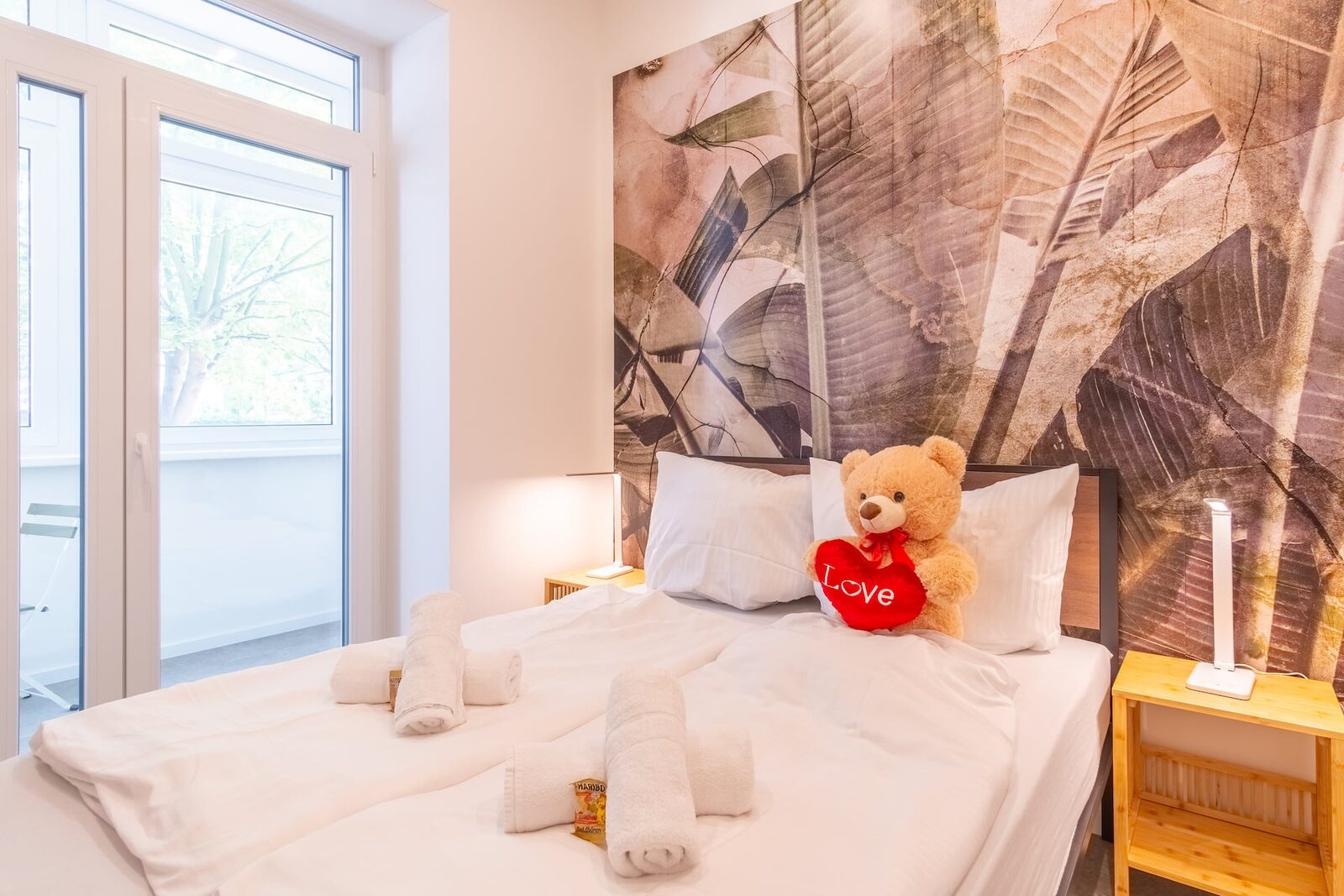 Schlafzimmer mit zwei Einzelbetten